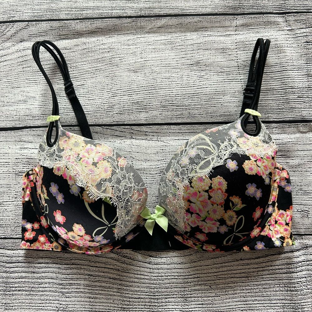 Victoria’s Secret Plunge floral lace bra size 36D